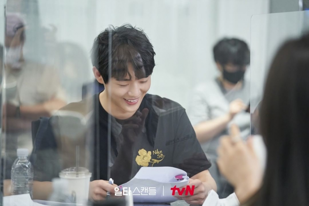 辛載夏劇本研讀照