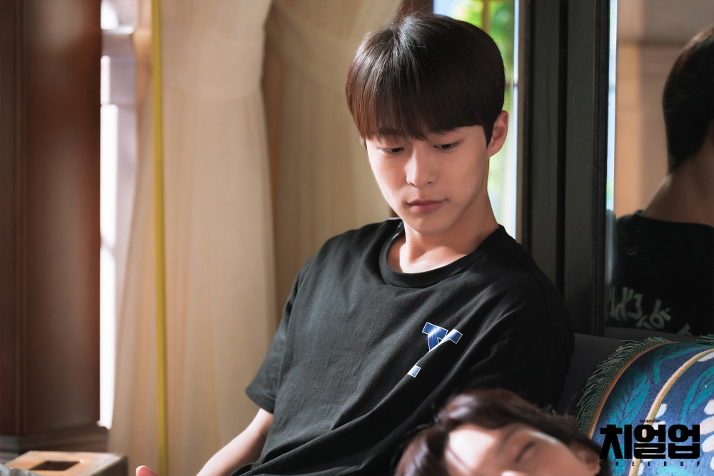 裴仁赫於《王后傘下》飾演世子