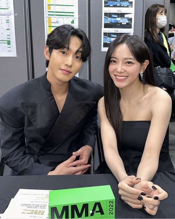 金世正、安孝燮合體擔任2022MMA頒獎嘉賓