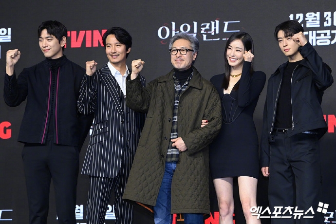 《Island》發佈會