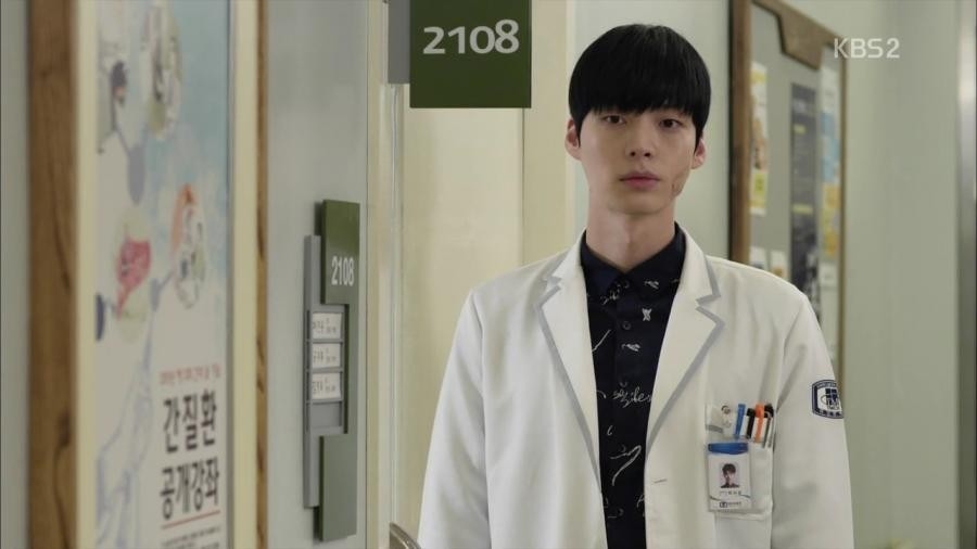 安宰賢飾演婦產科醫生孔泰京