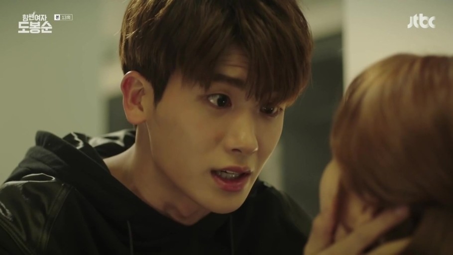 《大力女子都奉順》飾演安敏赫一角