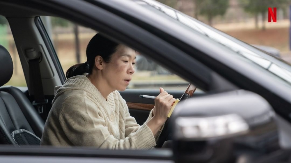 廉惠蘭飾演「姜賢南」