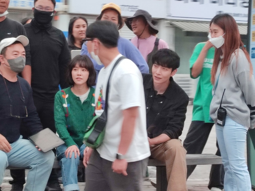 《時髦一點》由李民基與韓志旼主演