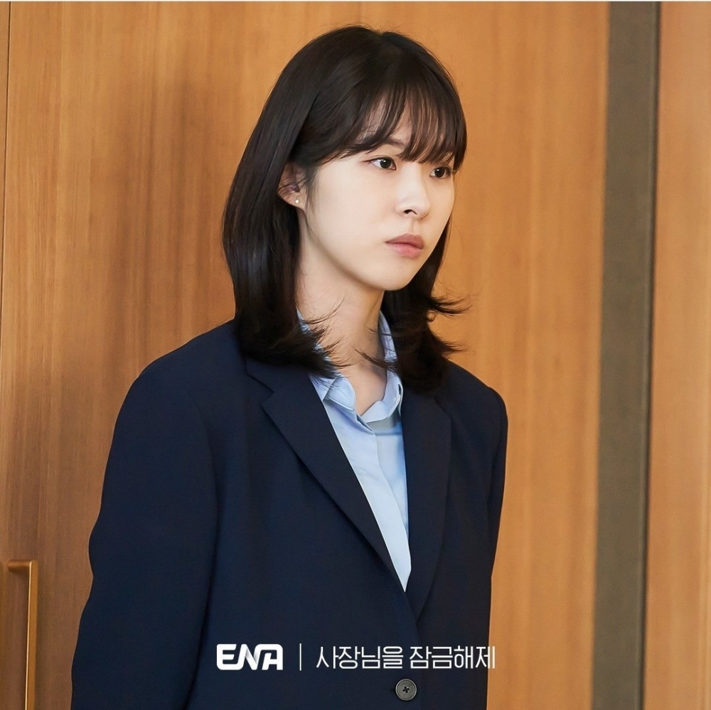 徐恩秀飾演完美秘書「鄭世妍」