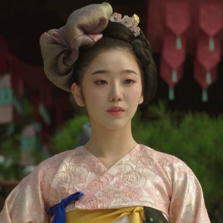 全惠媛在《還魂》中飾演取仙樓的妓生「愛香」