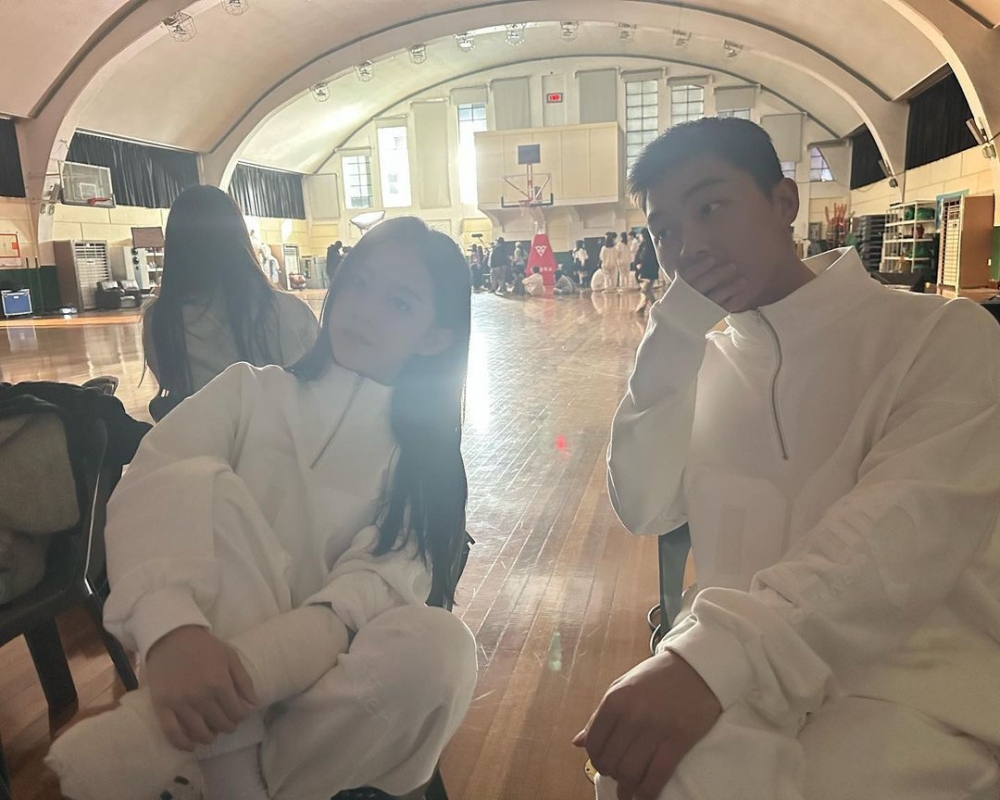 朴持厚、崔顯旭驚喜出演NewJeans MV受到許多歡迎