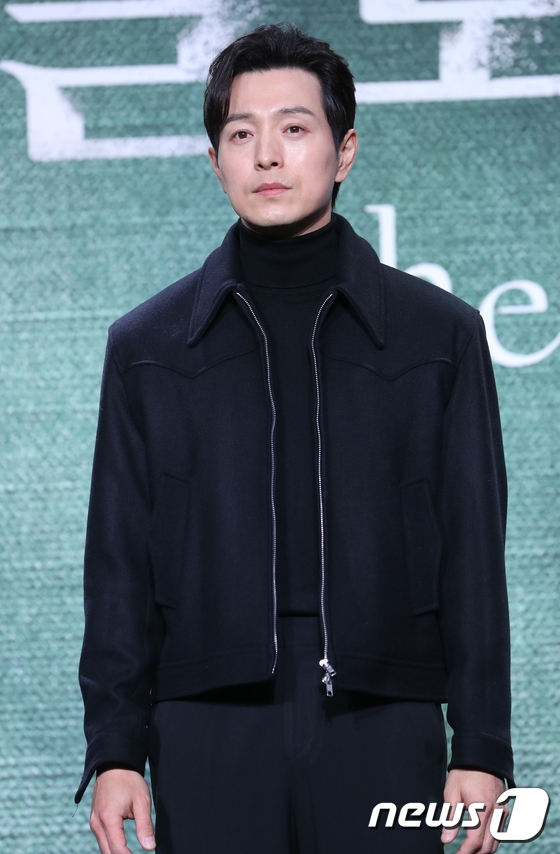 《黑暗榮耀》發佈會 鄭成日