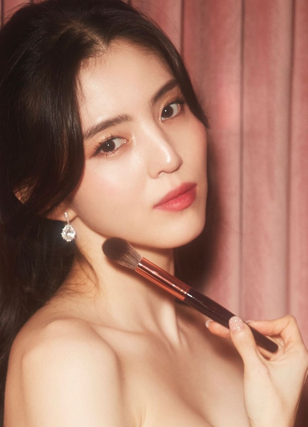 韓韶禧為彩妝品牌Charlotte Tilbury代言人