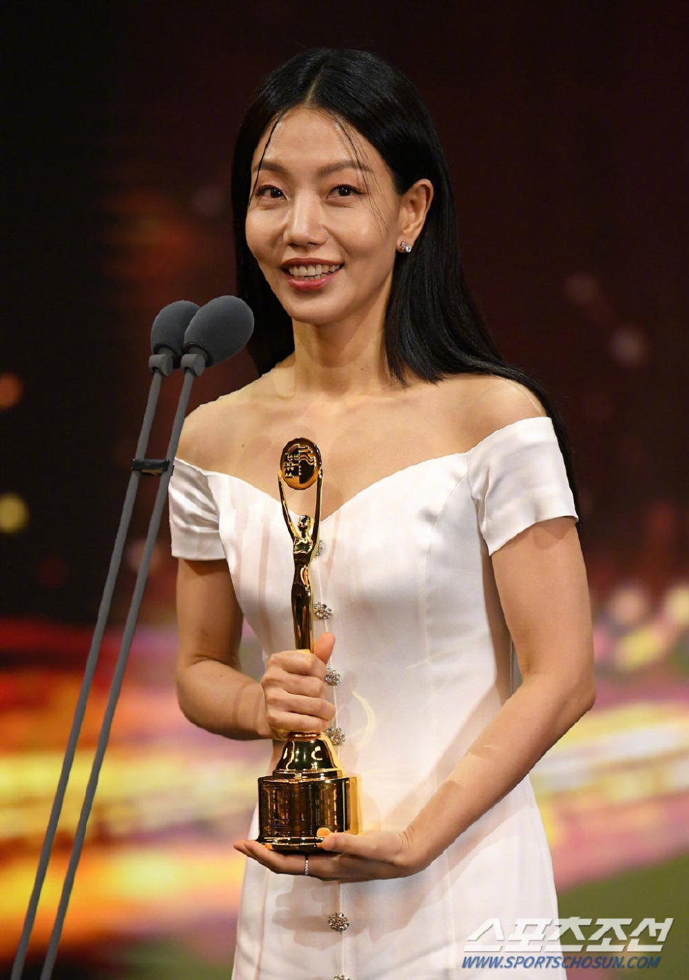 金信祿憑藉《地獄公使》拿下兩項大獎