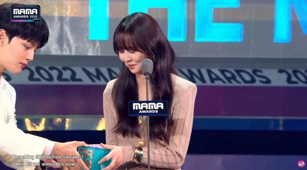 金所泫、呂珍九同台頒獎