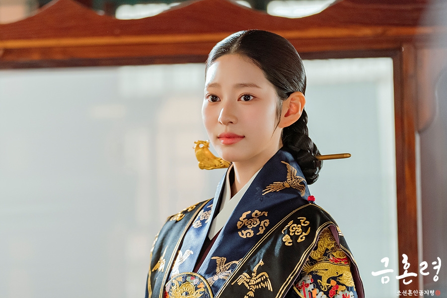 金珉周在《禁婚令》中飾演世子嬪「安子妍」