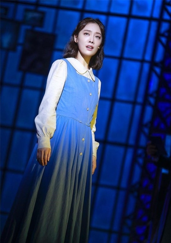 金赫拉以舞台劇演員出道