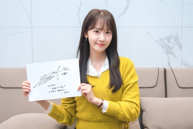 潤娥飾演酒店職員「千沙朗」