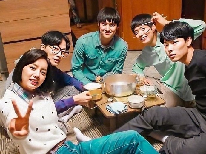 「雙門洞五人幫」的友情從戲裡延伸到戲外