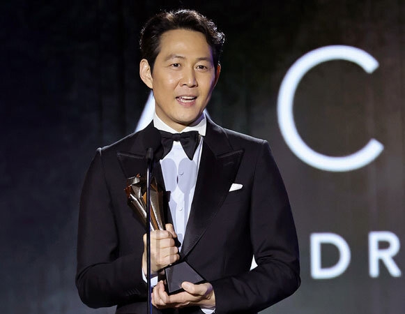 李政宰曾憑藉《魷魚遊戲》獲得美國評論家選擇獎「最佳男主角獎」