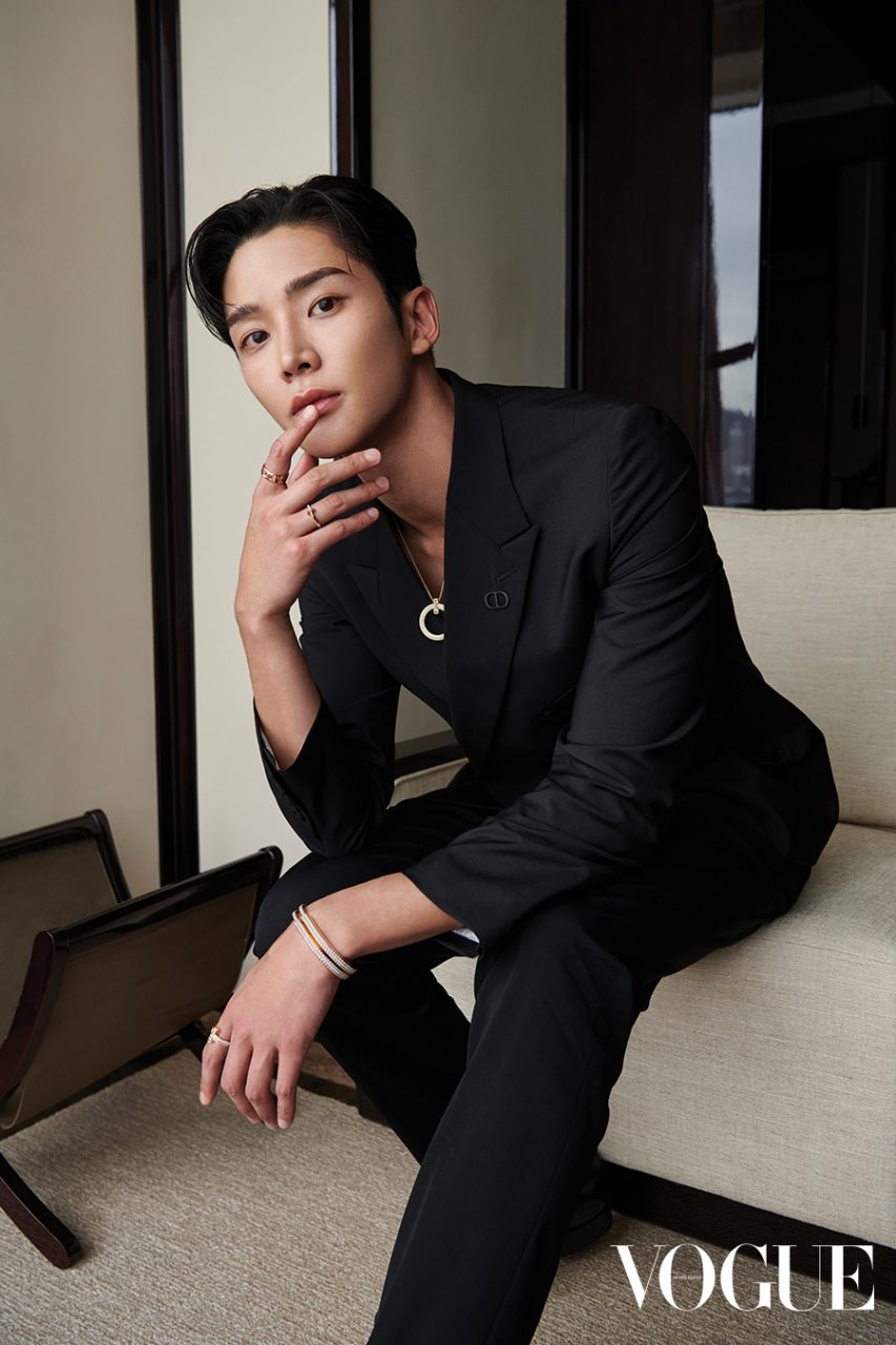 路雲飾演精英律師「張申宇」