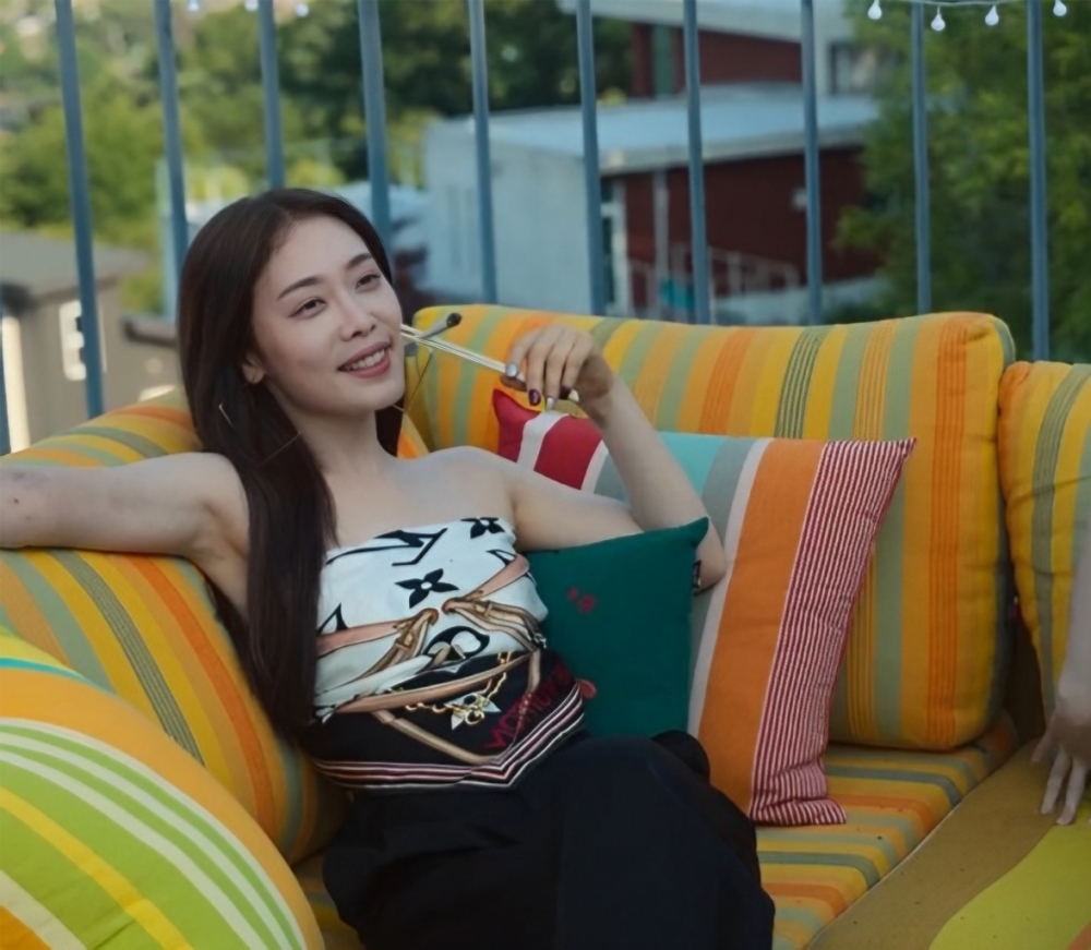 金赫拉在《黑暗榮耀》中飾演「李蓑羅」