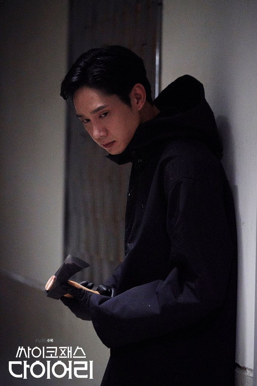 在《精神病患者日記》飾演變態殺人魔「徐仁宇」