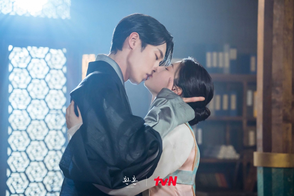 李宰旭透露吻戲幕後花絮