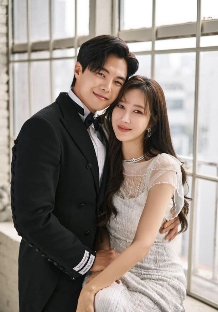 李智雅與朴殷硕在頂樓飾演過情侶