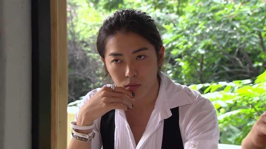 金材昱在《咖啡1號店》中飾演咖啡店店員