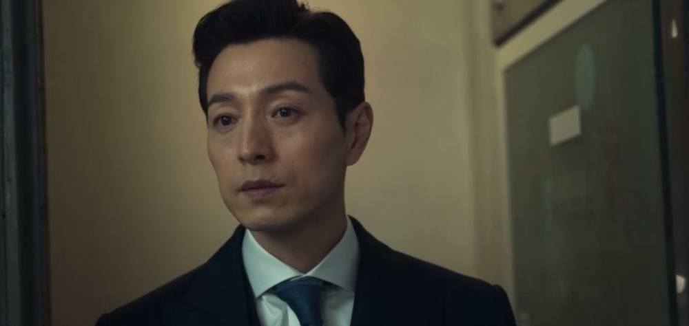 鄭成日在《黑暗榮耀》中一展熟男魅力受到關注