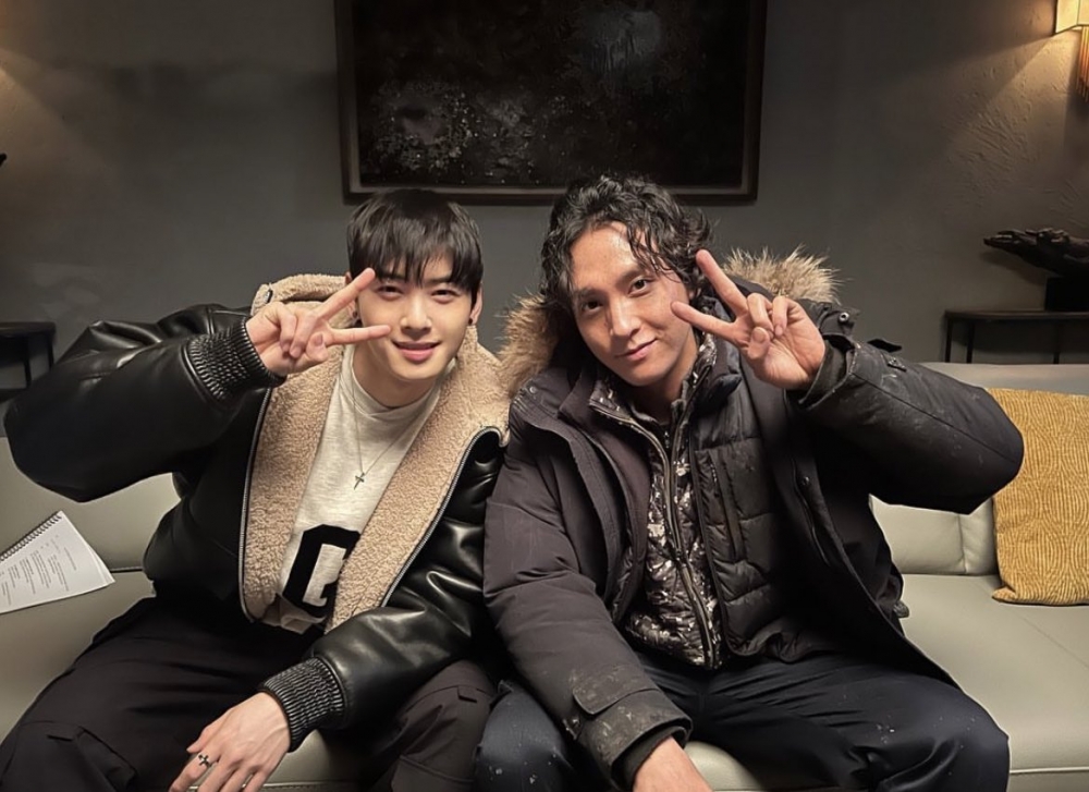 崔泰俊在《Island》飾演約翰的哥哥