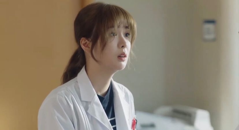 改編版從吳妍珠改名為吳妙然，是位醫院外科實習醫生。