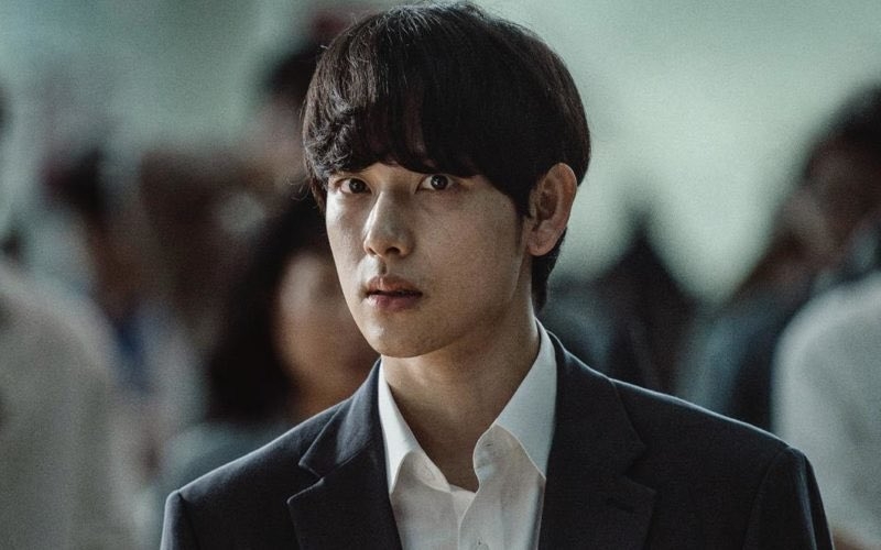 任時完通過災難動作片《緊急迫降》裏的反派「柳振碩」成功出圈