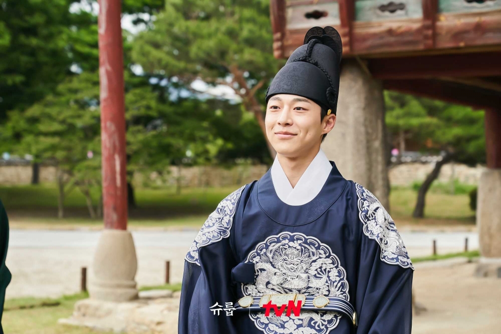 裴仁爀在《王后傘下》飾演世子一角展現精緻演技