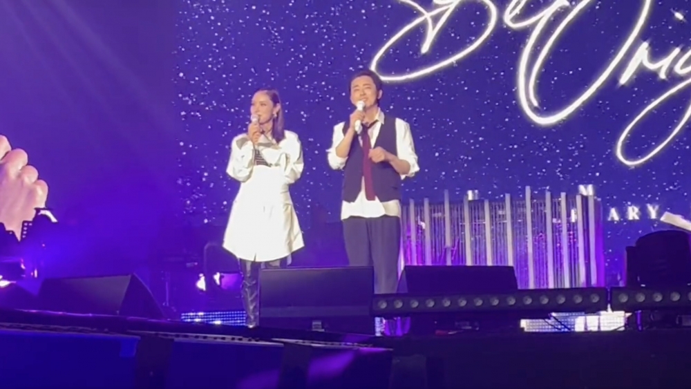 台下有粉絲大叫曹政奭長得很帥