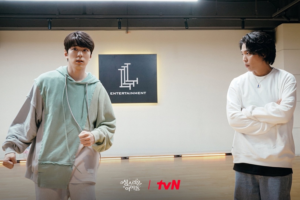 金旻奎第一部男主戲《神聖偶像》