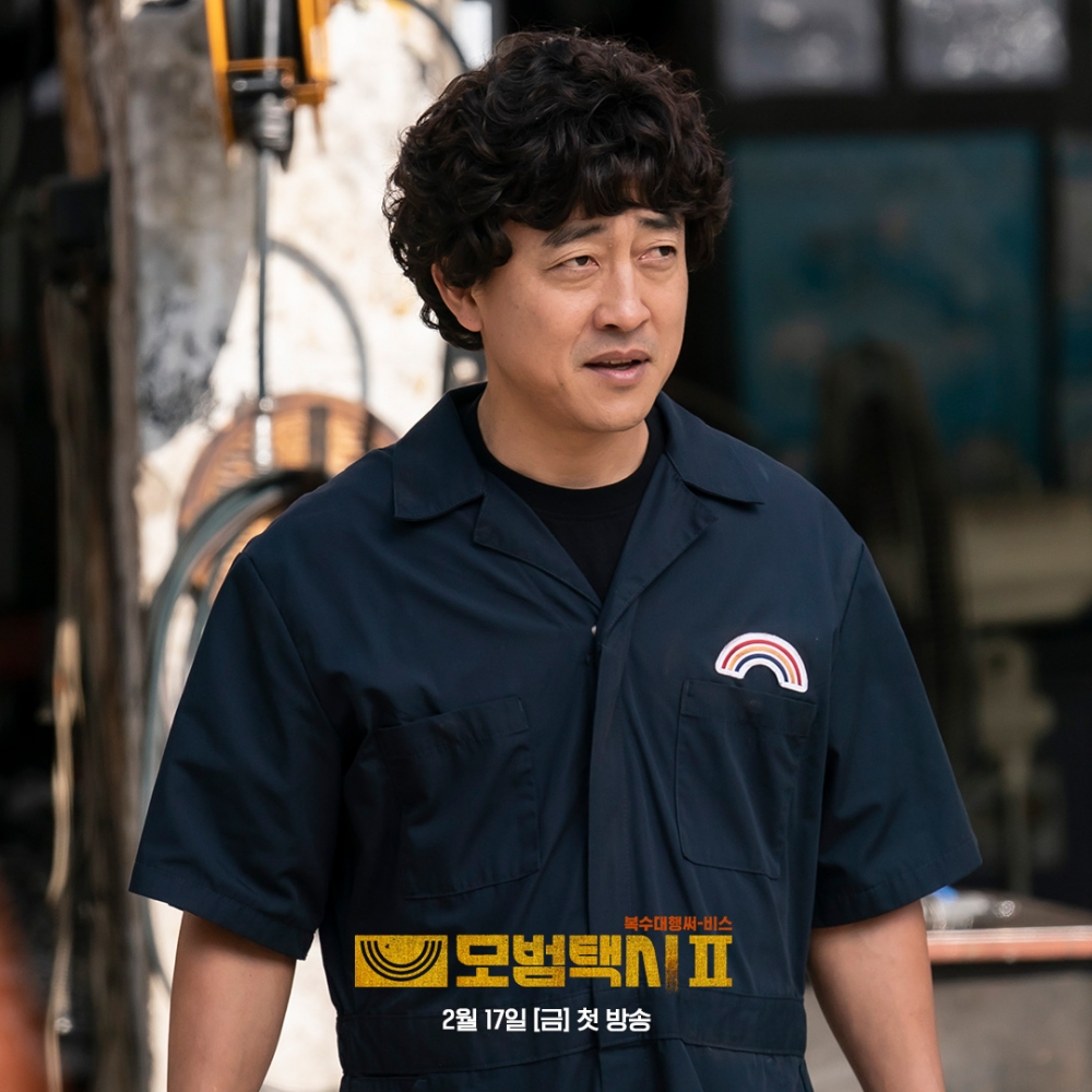 張赫鎮飾演彩虹運輸維修室工程師「崔慶久」