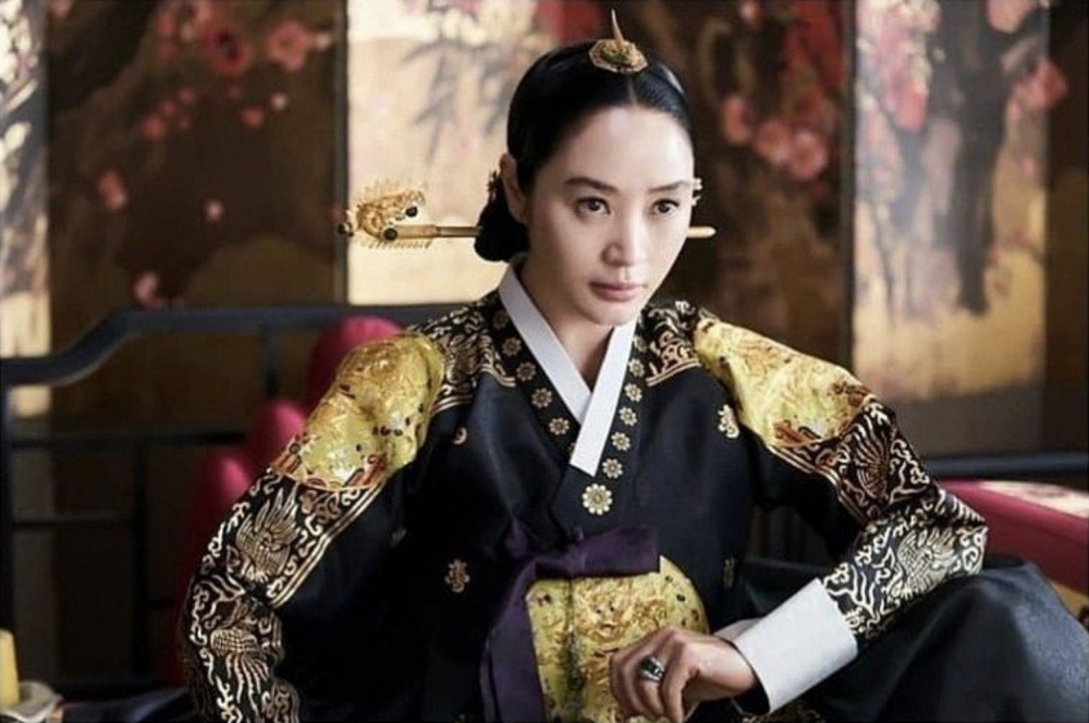 金惠秀《王后傘下》