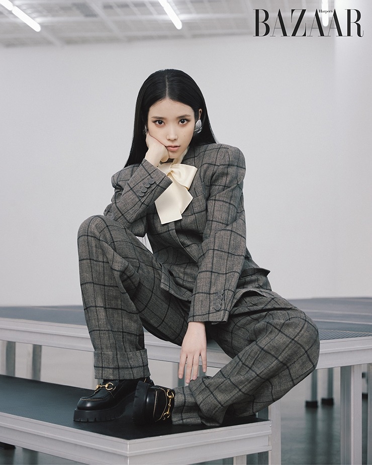 IU說自己特別喜歡作家把沉重的故事傳達出來卻又不那麽沉重的感覺