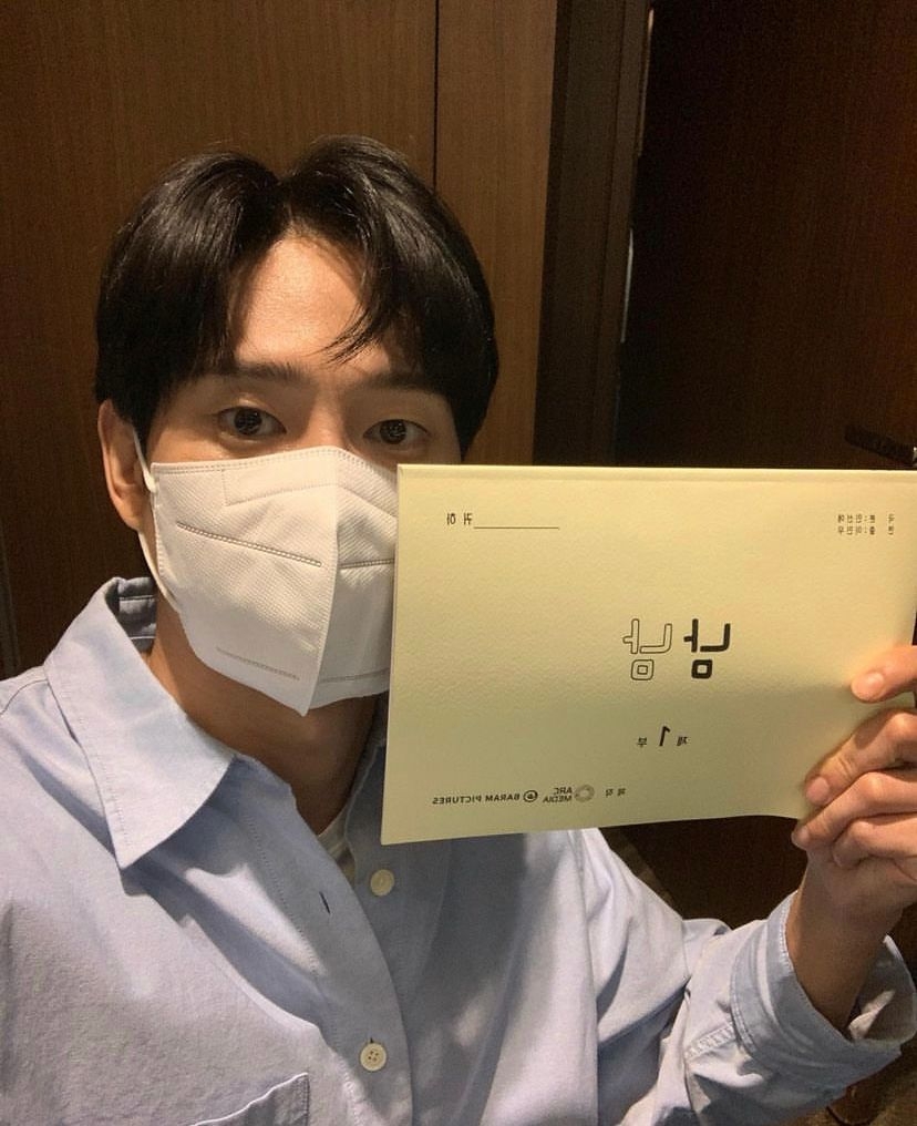 他與少女時代的崔秀英一起主演《陌生人》