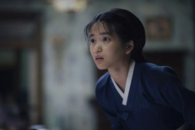 作家在構思女主時是看著金泰梨主演的電影《下女的誘惑》裏的「南淑熙」完成的