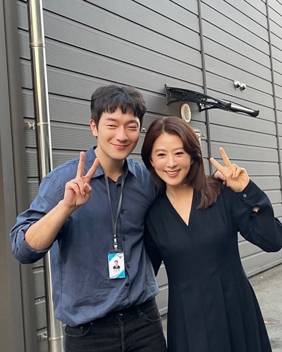 金喜愛曬與孫錫久的合照