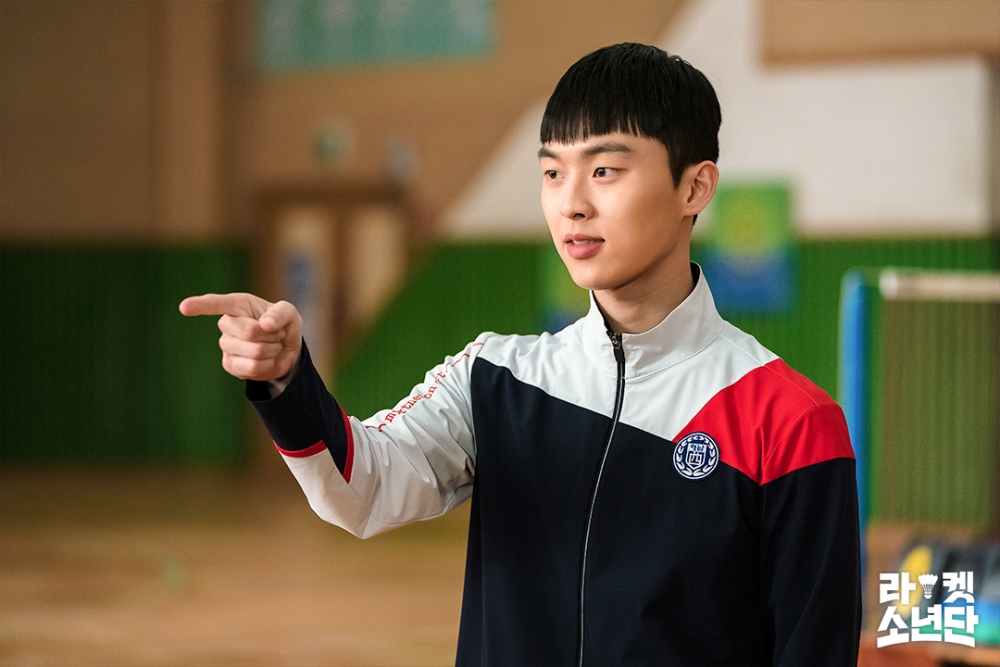 在《Racket少年團》飾演羽球選手「羅雨燦」