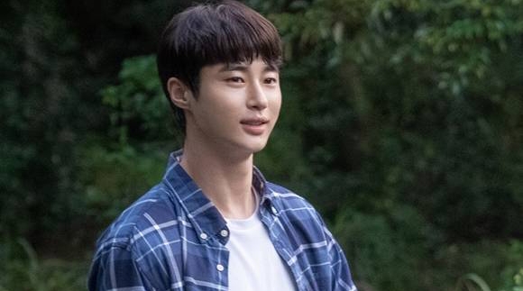 邊佑錫飾演「鎮佑」