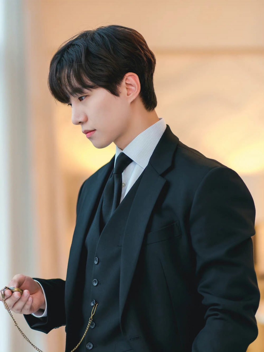 俊昊飾演集團繼承人「具元」