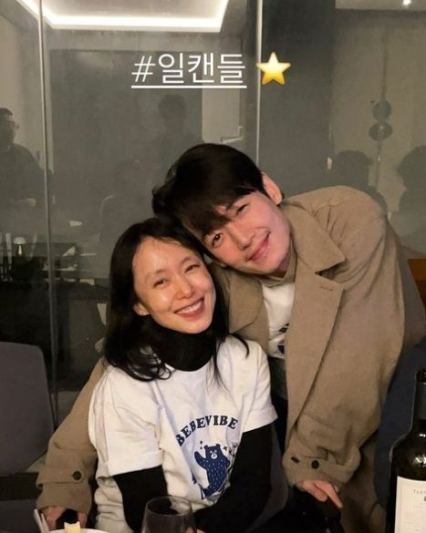 網友都一致認為把頭髮放下來且露額頭的全度妍更漂亮