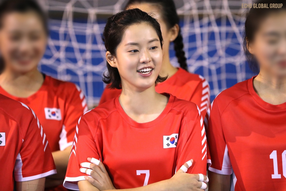 李妍在《浪漫速成班》中飾演的是高中時期的南善行