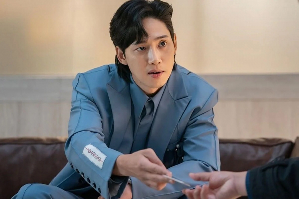 朴成勳在《黑暗榮耀》中飾演「全宰寯」