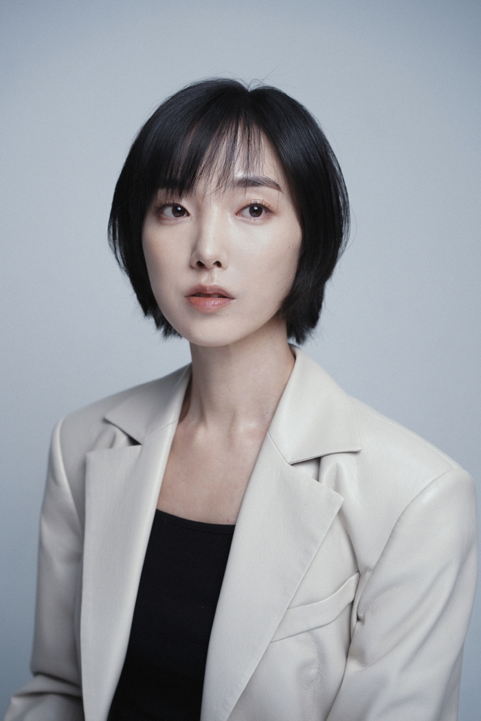 韓海仁飾演「秀安」