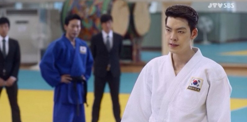 崔英道跆拳道不是白練的!