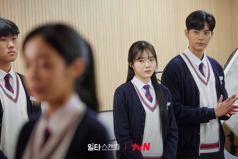 因成績變好被方秀雅的處處爭對