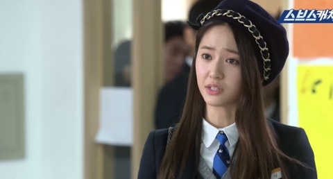 覺得無語的寳娜質問涎鎮租了這個學校嗎?