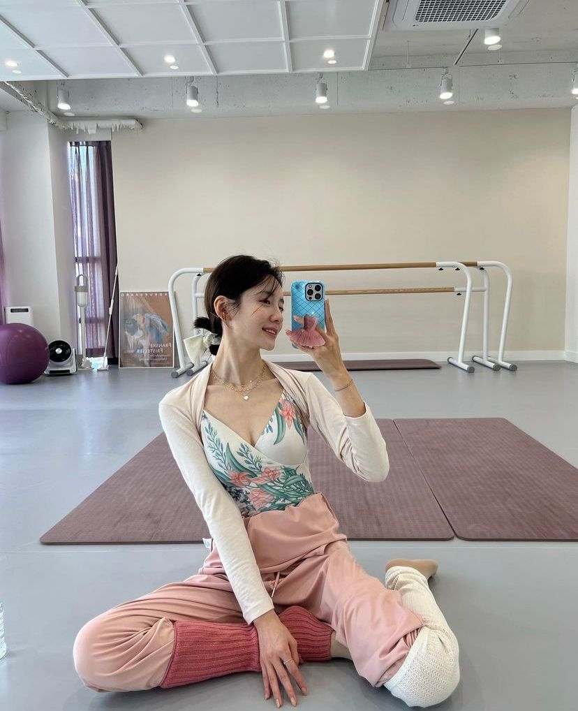 還有就是因為芭蕾舞服太漂亮了XD